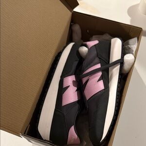 New balance Black and Pink Sneakers